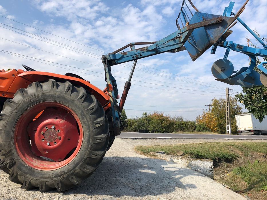 Incarcator spate tiranti baloti gunoi