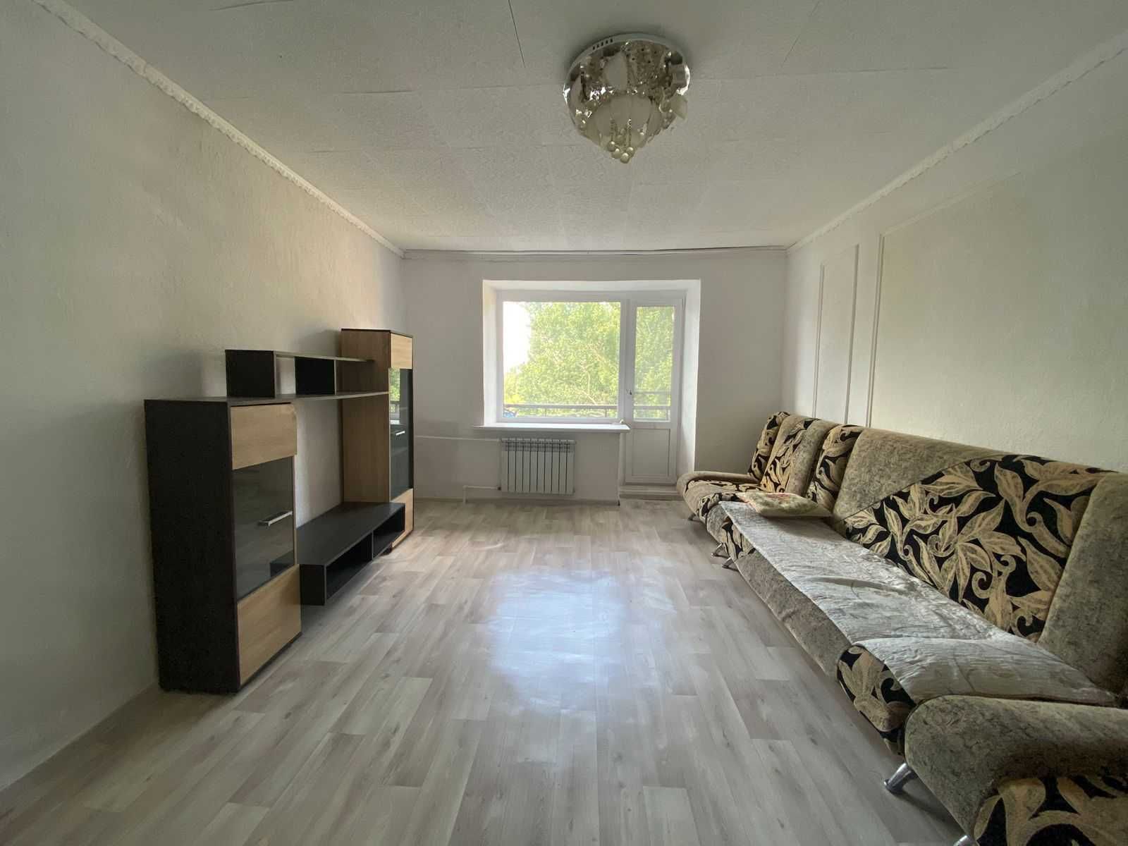 Продам 2-х комнатную квартиру в 12-м микрорайоне.