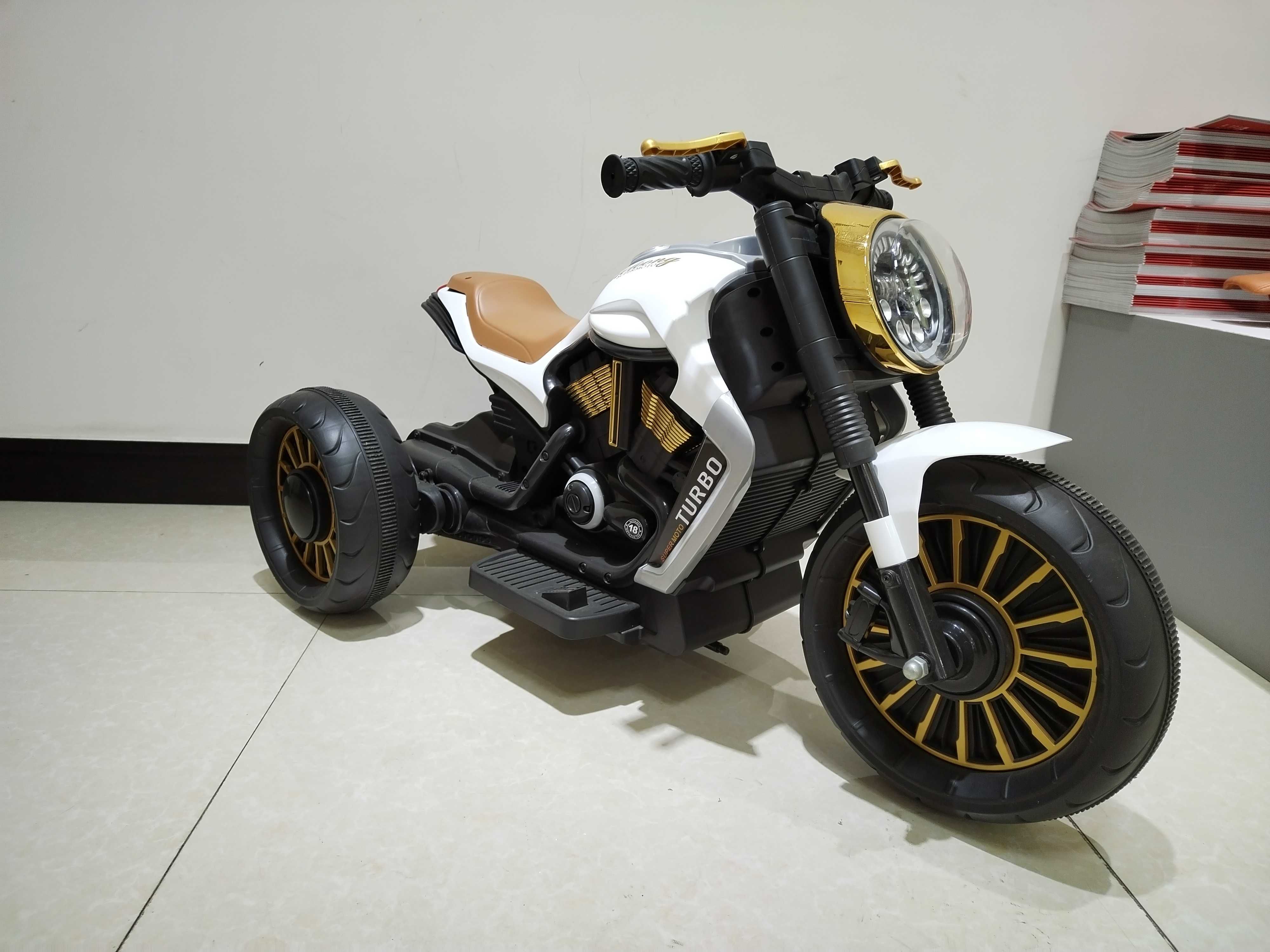 Motocicleta electricacu 3 roti Kinderauto BJDL1188 2x 35W 12V BT White