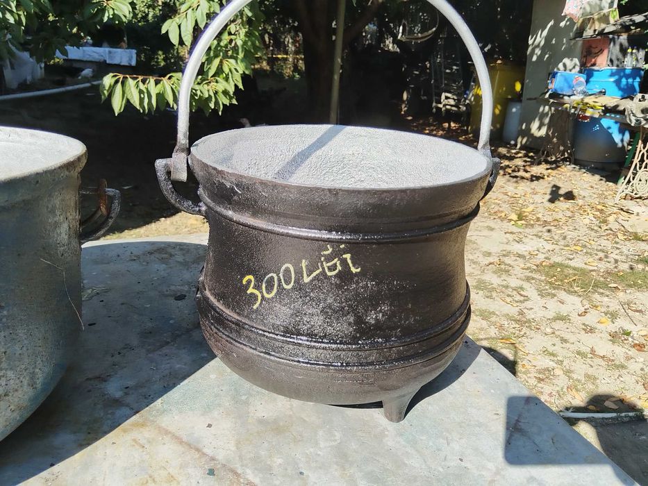 Ceaun vintage de festival făcut mămăligă carne la granița