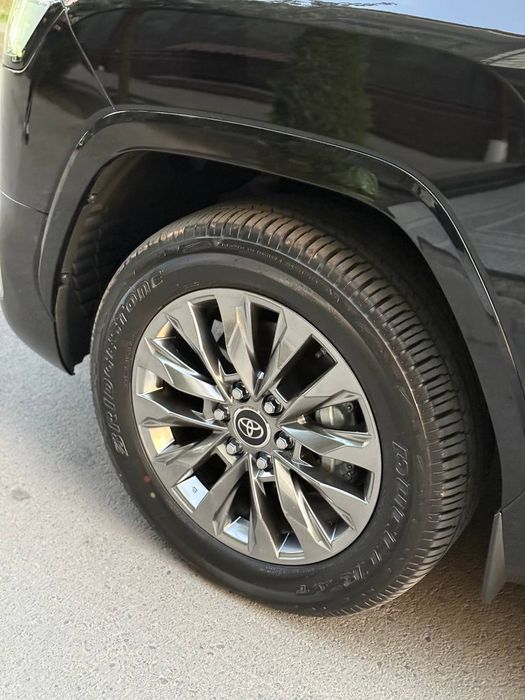 Toyota Land Cruiser 300