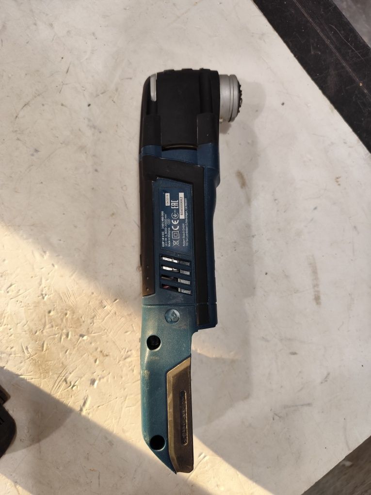 Безчетков акумулаторен мултитул Бош Bosch GOP 18 V-EC + 4Ah