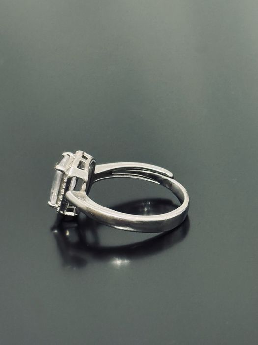 Елегантен сребърен пръстен с регулируем размер