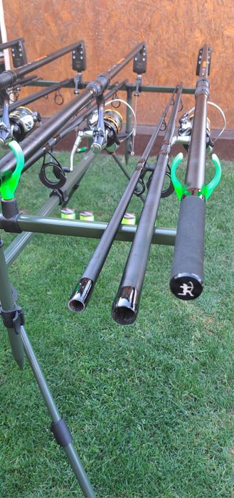 Set Pescuit,4 Lansete Komodo Carp 3,90m+4 Mulinete G65+Rod Pod+Senzori