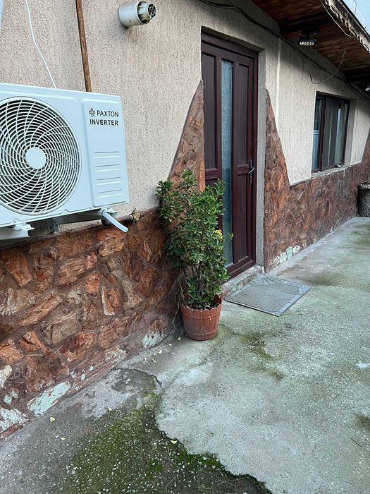 Casa de închiriat la curte