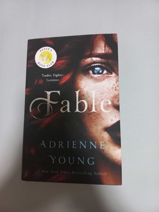 Книга на английски - 'Fable' на 'Adrienne Young'