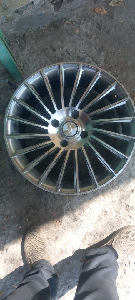 R 17 saka diska sotiladi