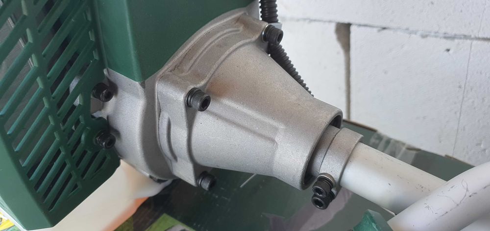 Vand motocoasa pe benzina
