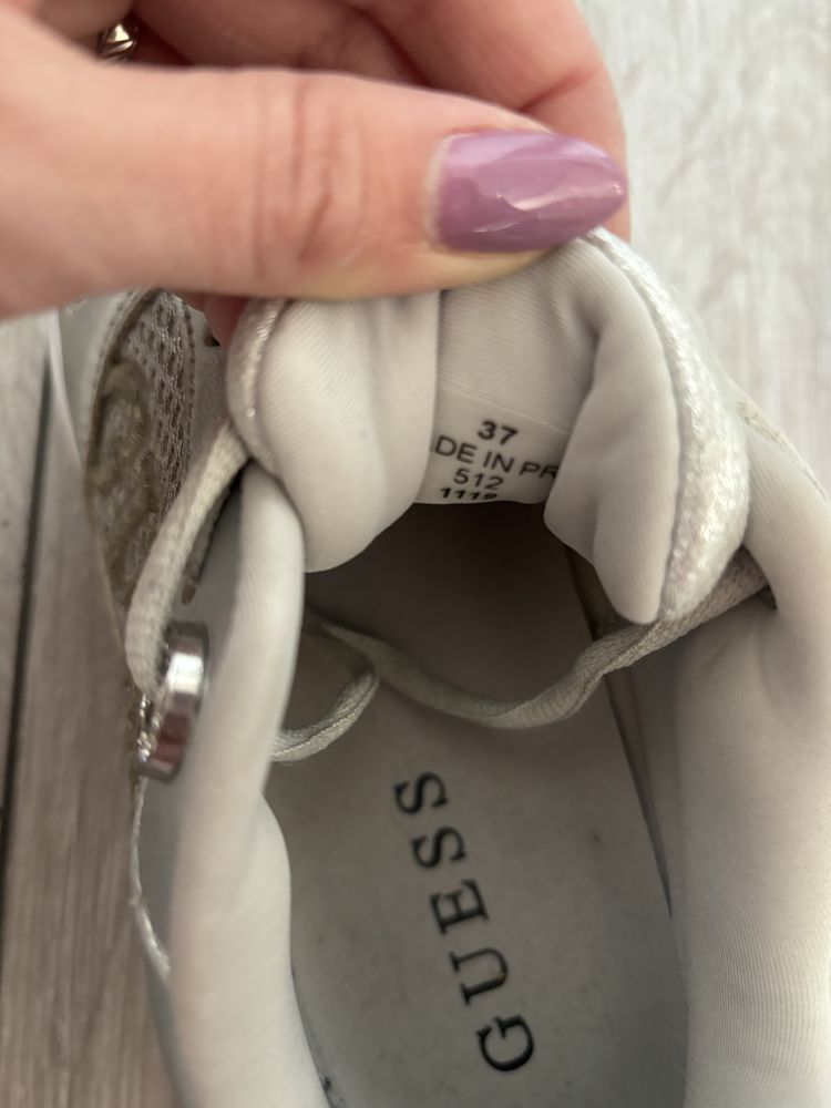 Кецове Guess Дамски