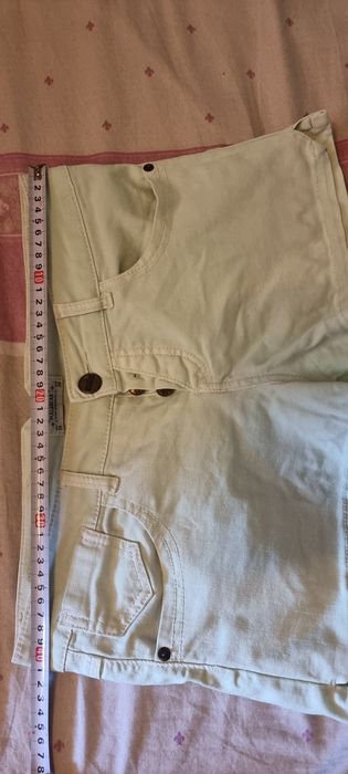 Vând pantaloni scurți blugi damă