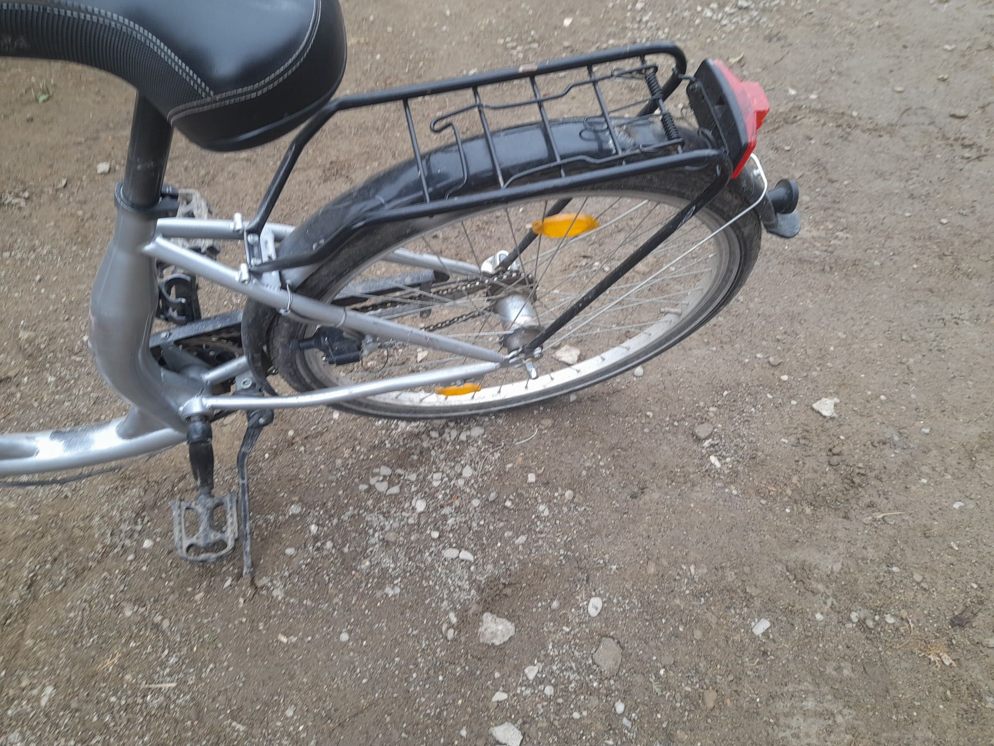 Bicicleta pegas tot original pe ia