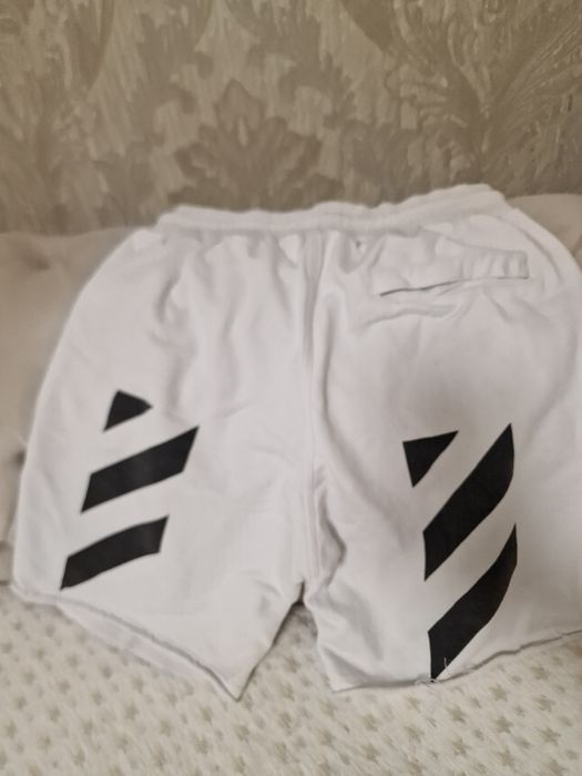 Pantaloni scurti off White M