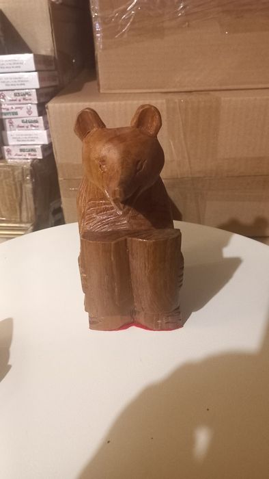 Дърворезба мече с книга