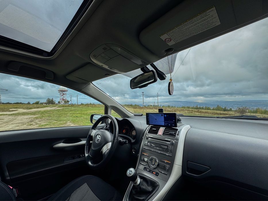 Toyota Auris 2.2 D-4D Full Option • Trapa • Keyless