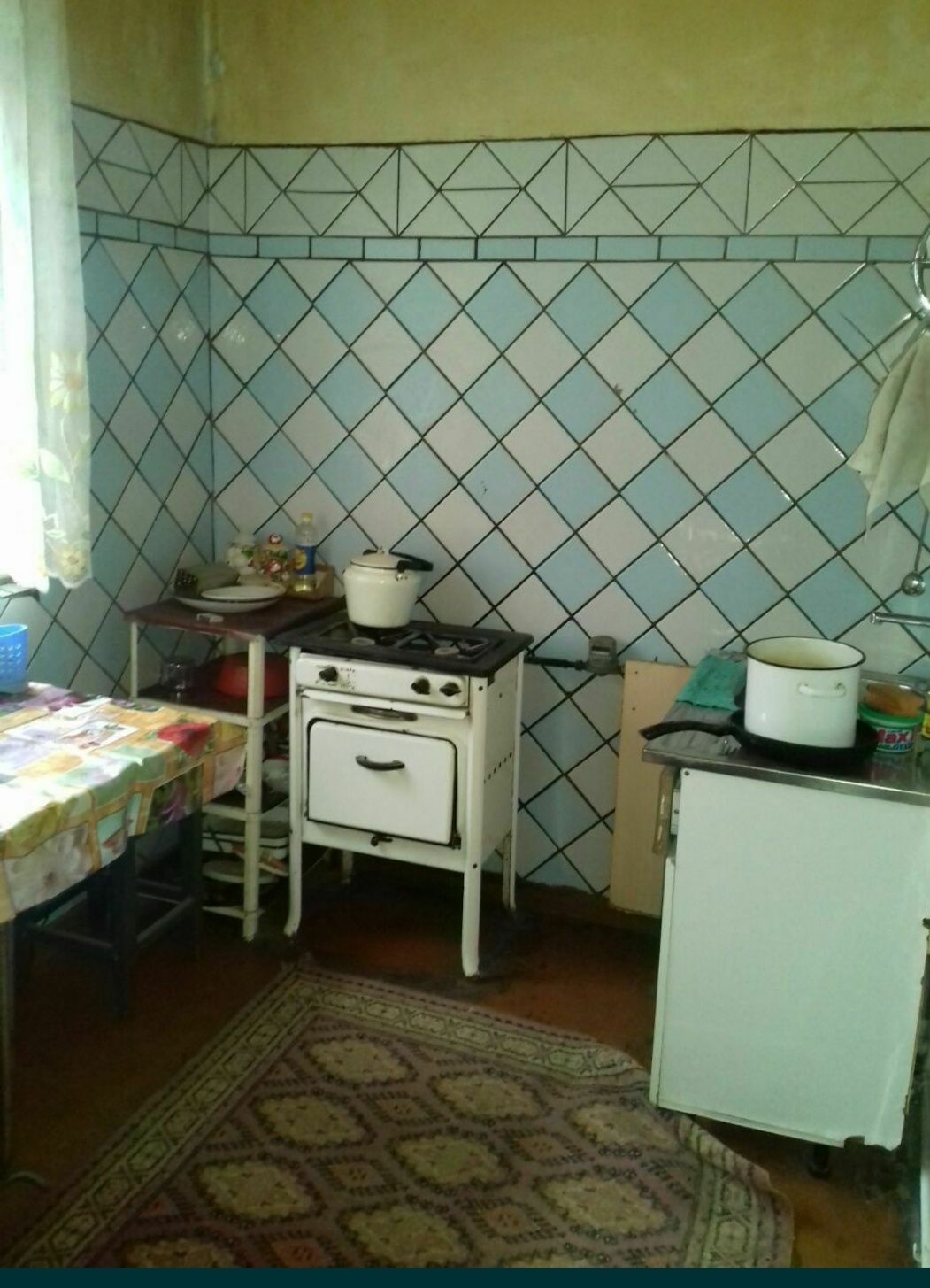 Срочно продаётся  своя  квартира на  11 квартале 3/3/4.