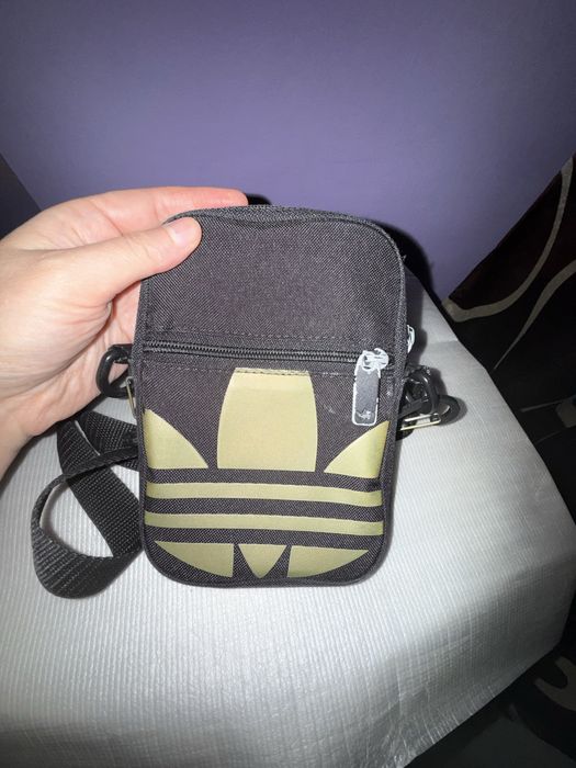 Gentuta de umar purtata dar in stare buna Adidas