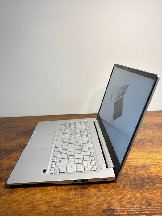 Acer Swit 3 Intel core i5 Intel Iris XE 8gb RAM / 512gb SSD