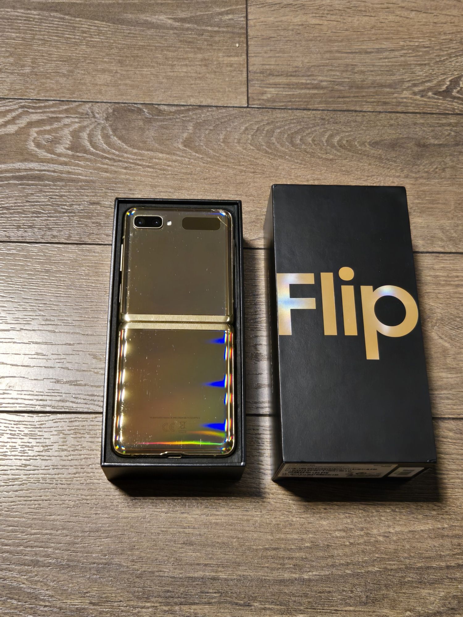 Мобилен телефон SAMSUNG GALAXY Z FLIP 256GB DS F700 Gold
