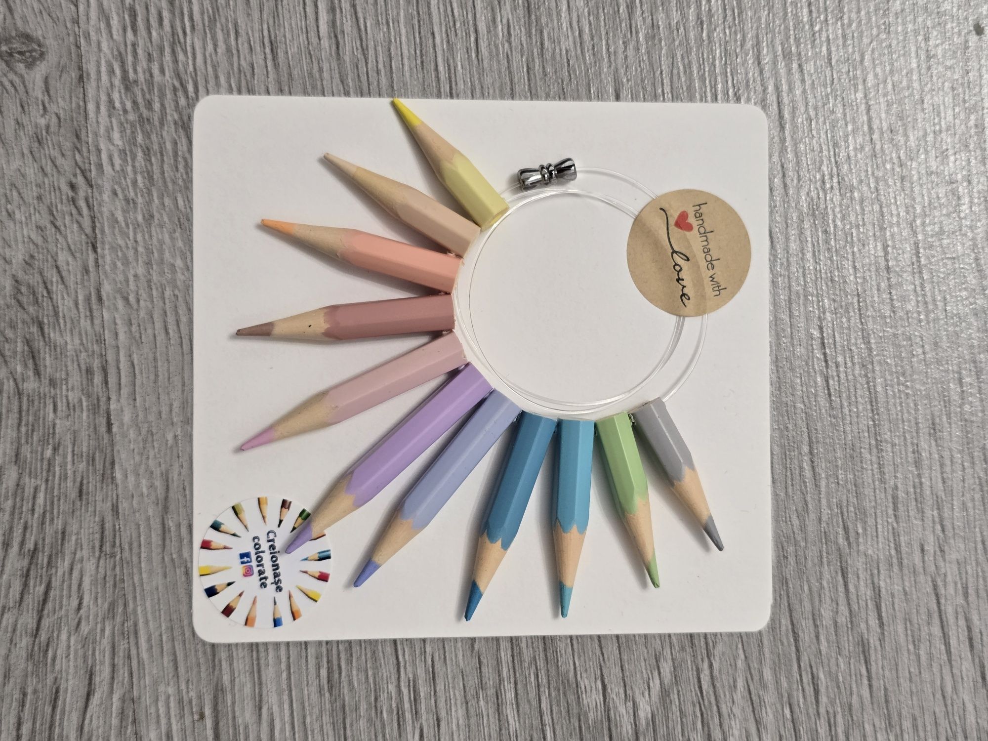 Colier creioane colorate