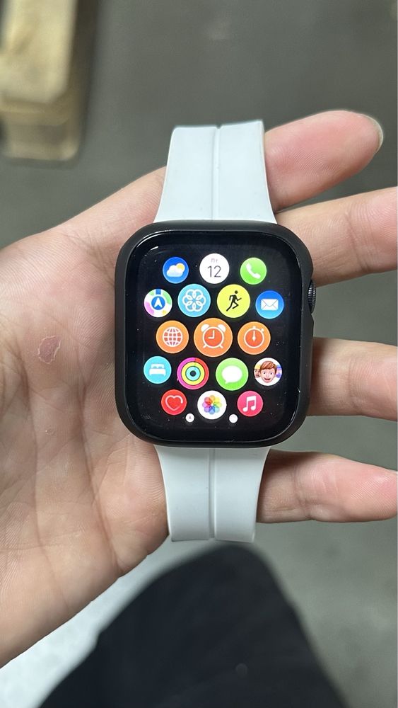 Срочно Продается Apple watch SE