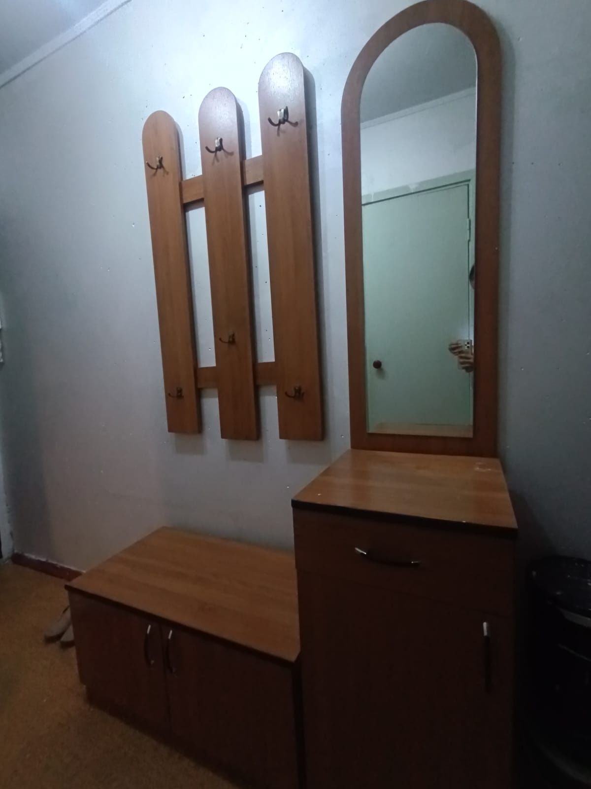 Прихожая с зеркалом