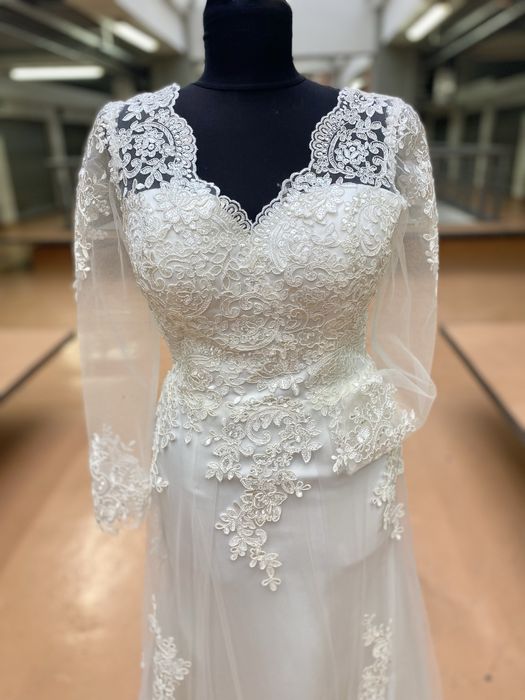 Rochie mireasa cu corset reglabil, purtata in 2023