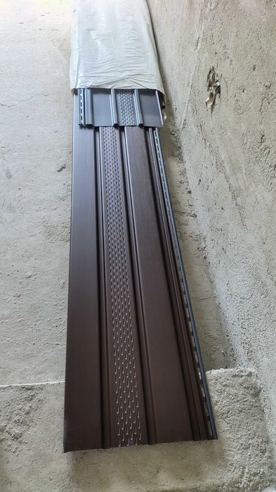 9 bucati sageac pvc maro, perforat.
