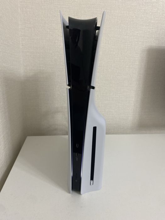 PS 5 SLIM в идеальном состоянии с коробкой,dualsense и всеми проводами