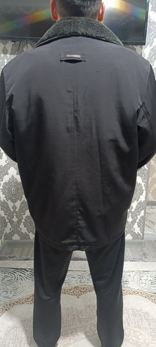 Продаётся мужская тёплая куртка.