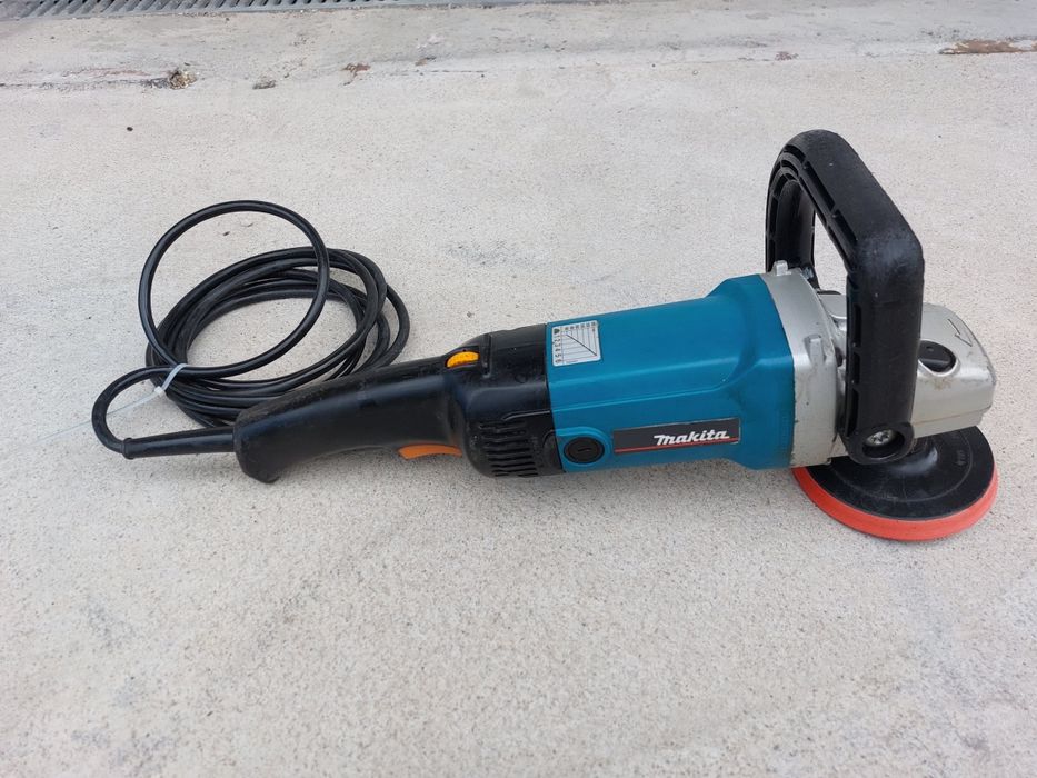 Полир машина Makita 9227CB

Работи перфектно, идеално състояние. Подро