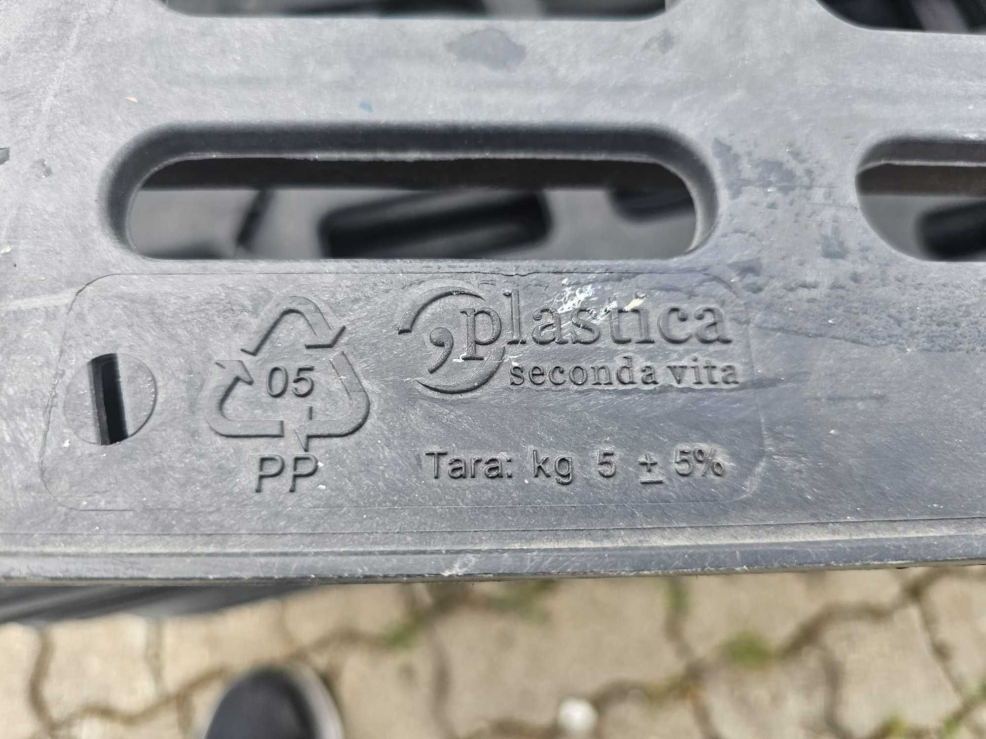 Paleti din plastic 1200x800 folositi, in stare buna
