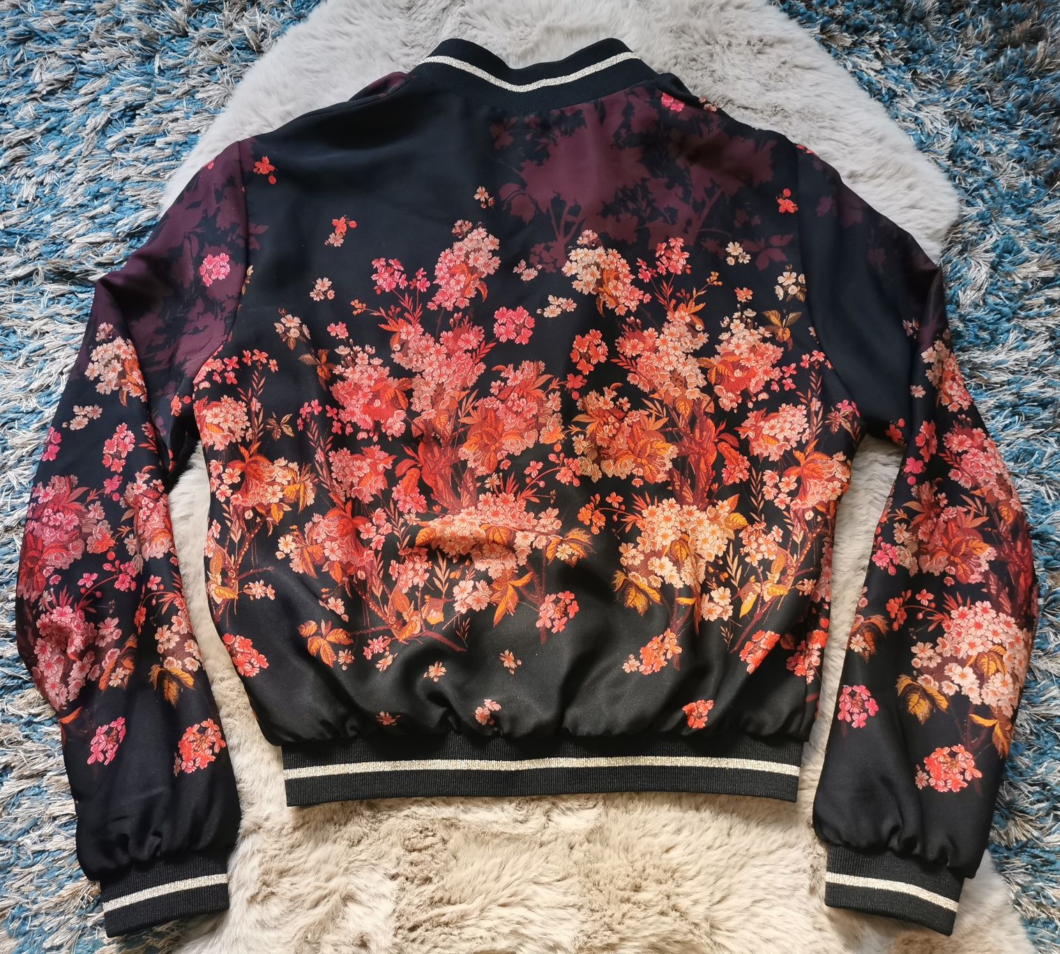 Бомбър Guess, палто Zara, якета Alessa, Алеса, Avin