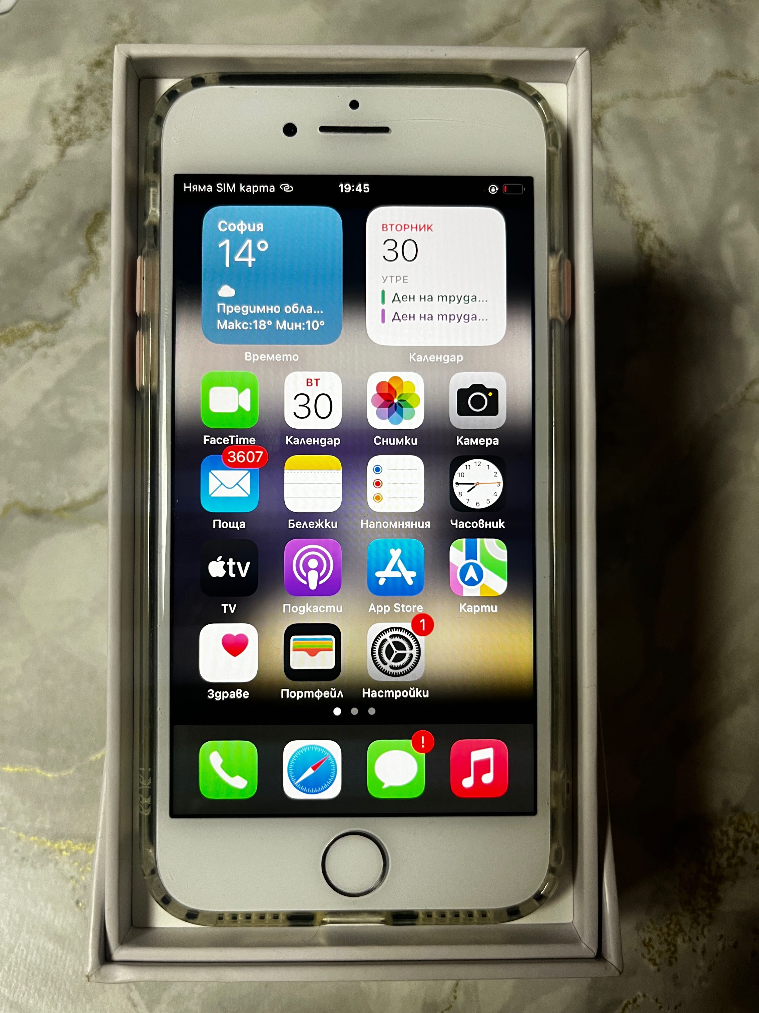 Iphone 8 64gb бял
