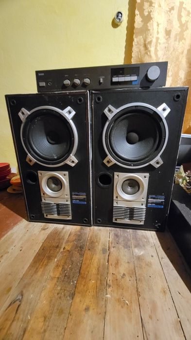 Statie amplificator și 2 boxe