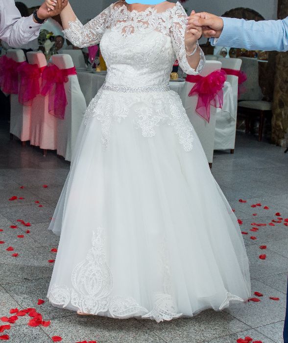 Rochie mireasa de sezon! Bonus: crinolina+ centura cristale