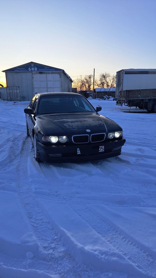 Продам BMW 735, машина в хорошем состоянии, требует покраски