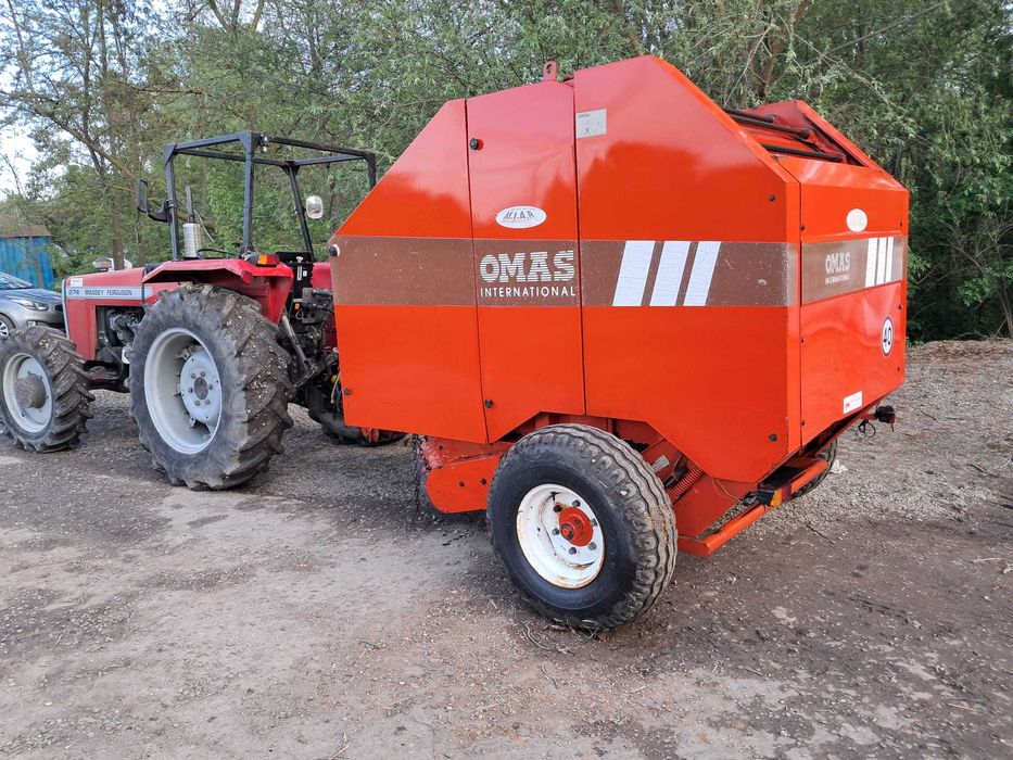 balotiera marca Omas pentru baloti rotunzi