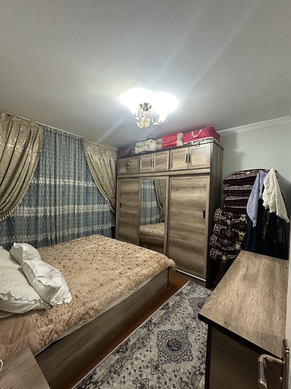 Срочно продается 4х комн. квартира в Кибрае Таш.обл.ориентир Хокимият.