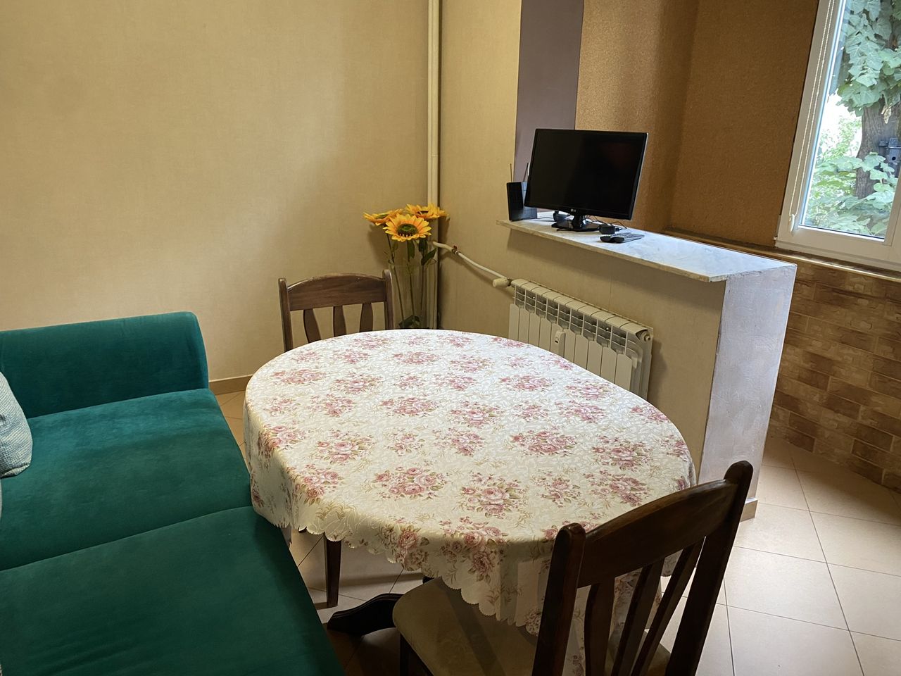 Дава се под наем Тристаен апартамент в София, Връбница 1 - 70 кв.м за 612 € - Снимка #2