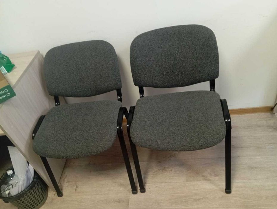Продам стулья офисные 4 штуки