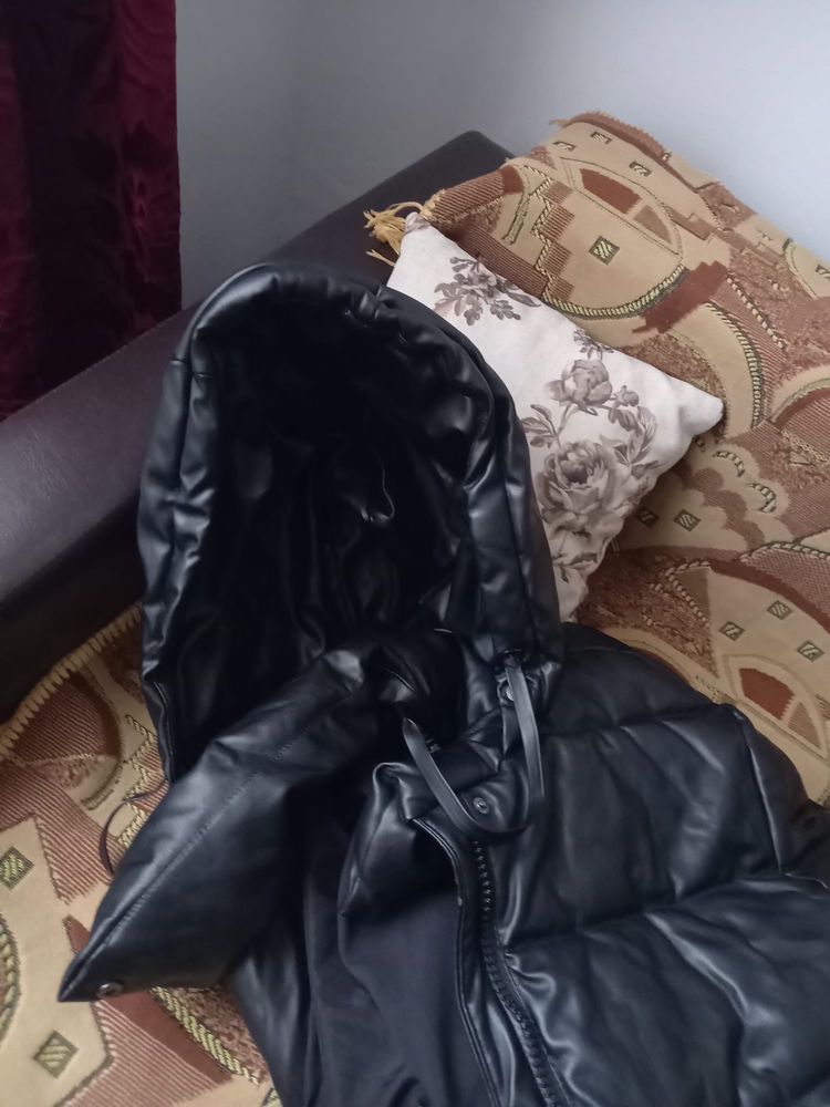 Geaca neagra lunga