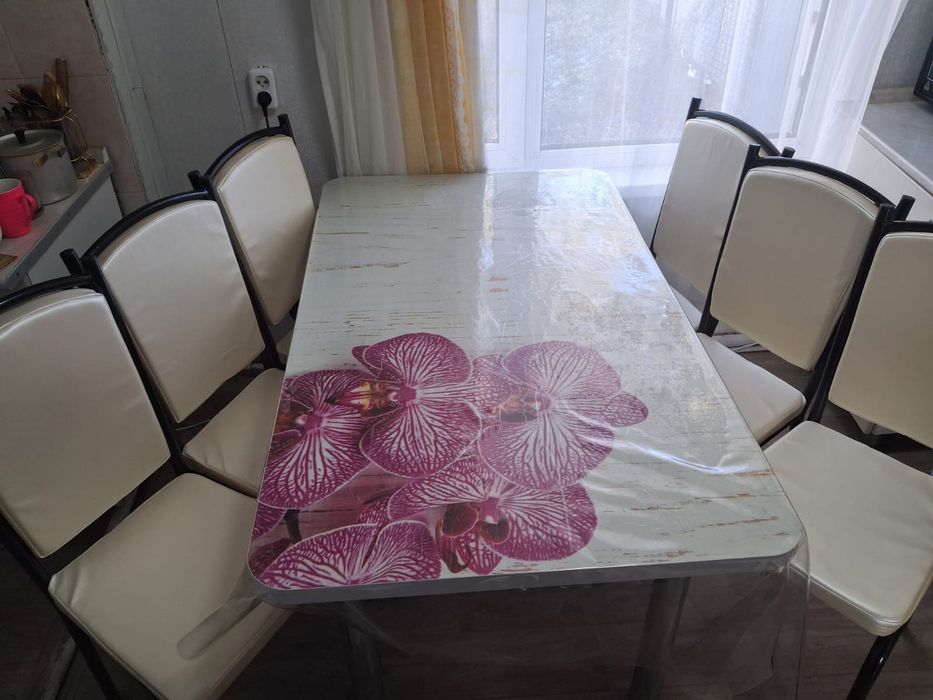 Кухонный стол,со стульями