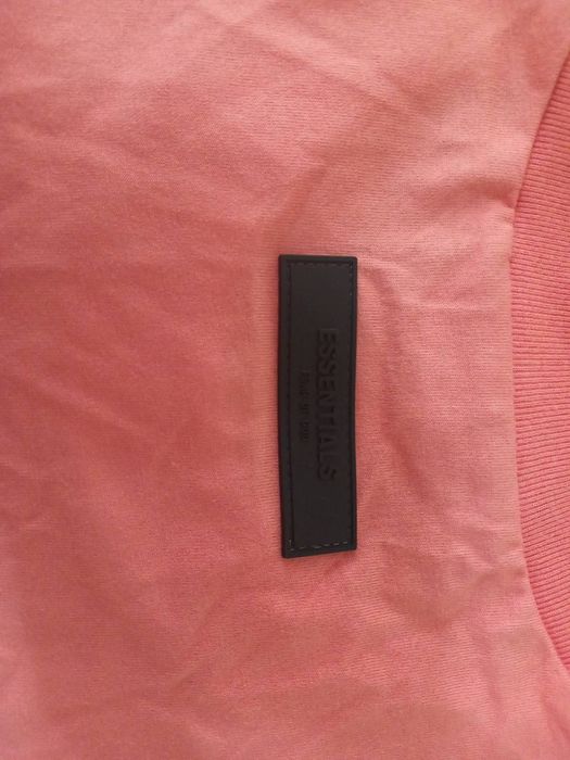 Продавам T-shirt Essentials coral red