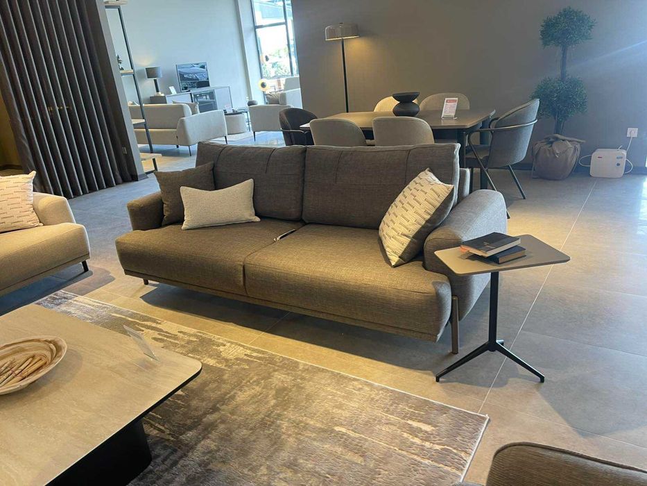 Диван в комплект с трапезарни столове