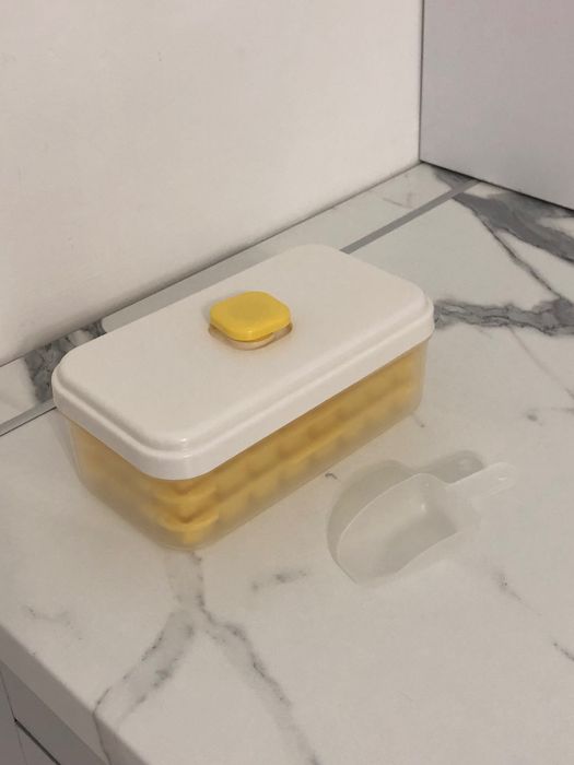 Форма для льда с контейнером