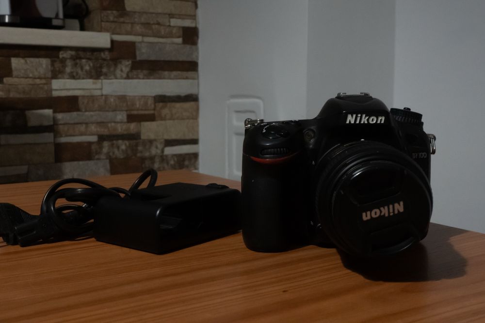 Cameră foto DSLR Nikon D7100
