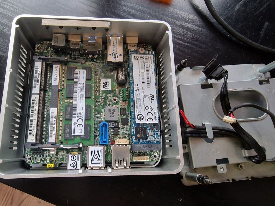 Intel nuk 5i5 i5 5300 8gb ram 128gb ssd