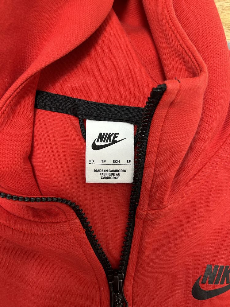 Tech fleece hoodie red