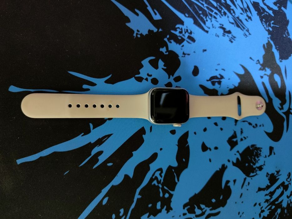 Продам часы Apple Watch SE2 Gen 40мм  в хорошем состоянии