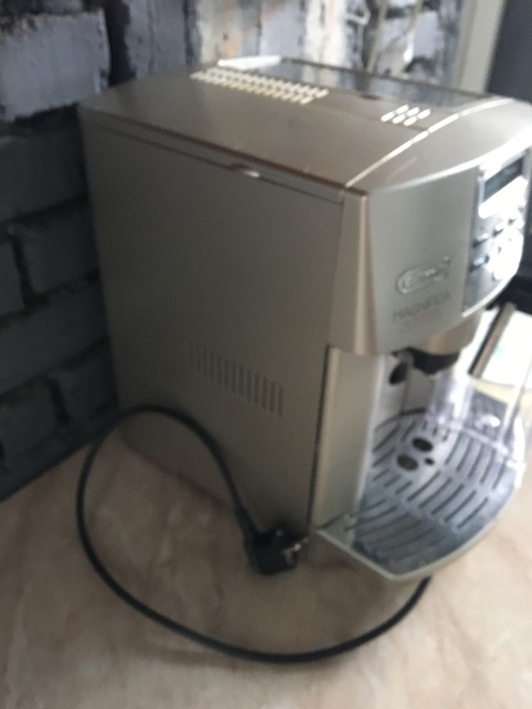 Aparat cafea Delonghi magnifica capuccino